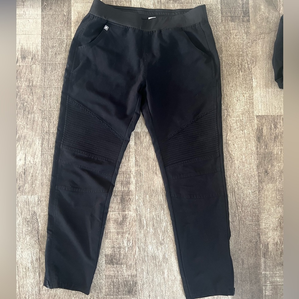 Figs Straight pant with cropped at the ankle